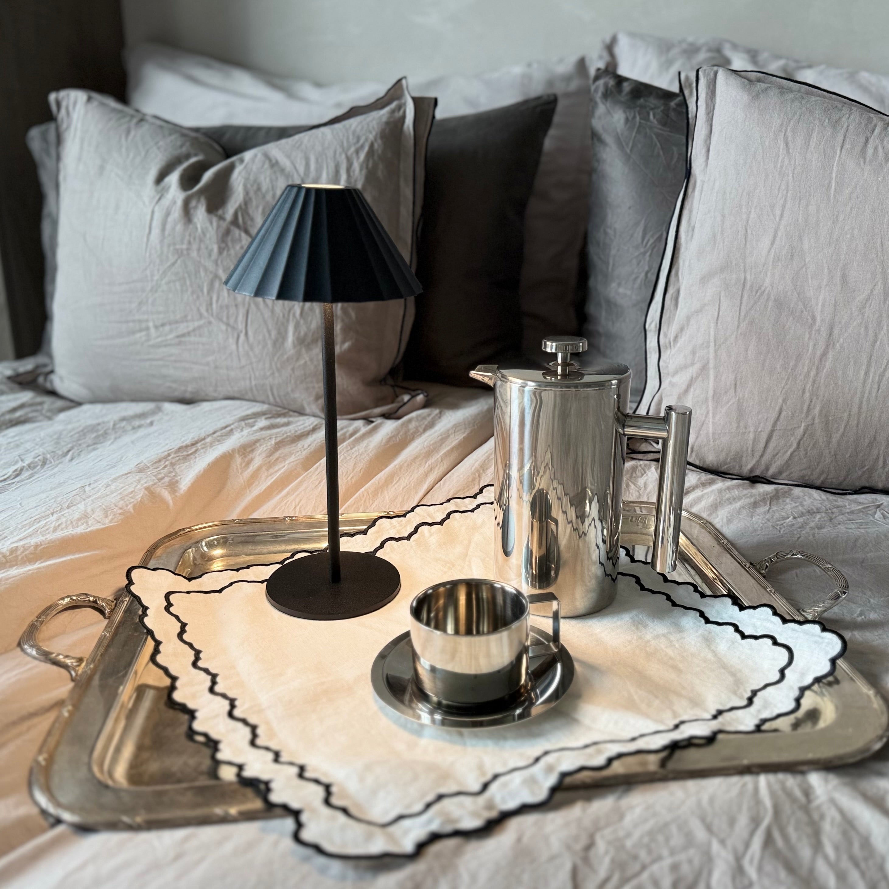 Salvatore : Cordless steel table lamp