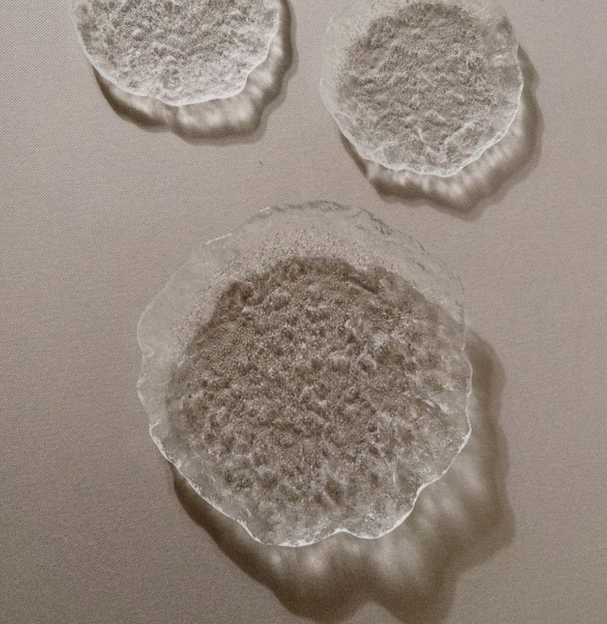 SERENITY – Organiskt Formade Glasfat, Set om Två