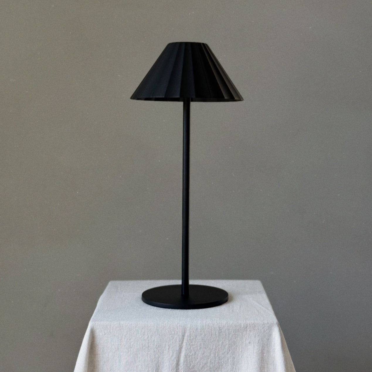 SALVATORE – Trådlös Bordslampa i Matt Svart Stål, Dimbart Ljus